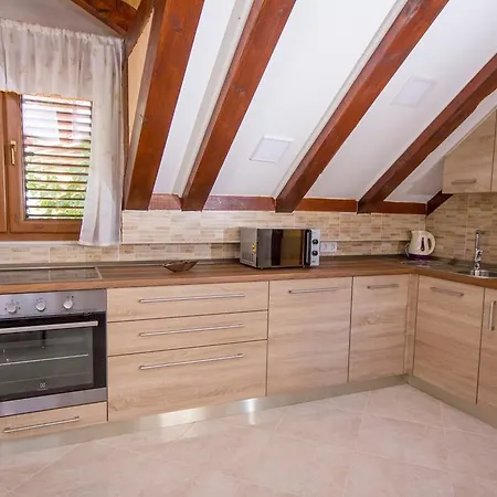 Apartment Niko Kastel Stari Kastela