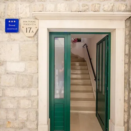 Apartment Niko Kastel Stari *