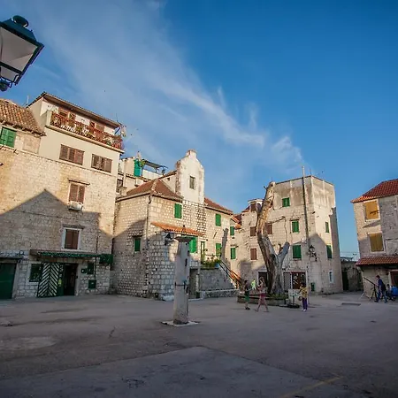 Niko Kaštel Stari Apartment *
