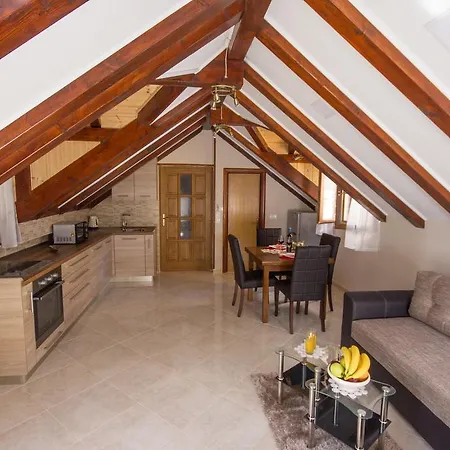 Niko Kaštel Stari Apartment